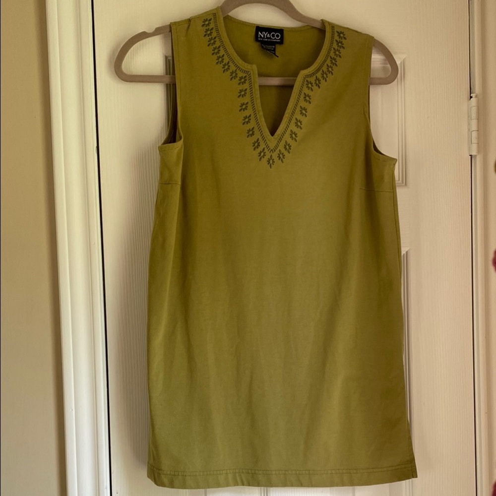 New York & Company Embellished Green Sleeveless Tank Top